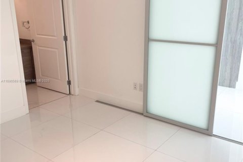 Condominio en venta en Sunny Isles Beach, Florida, 2 dormitorios, 144.28 m2 № 2012874 - foto 16