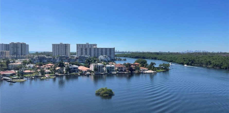 Condominio en Sunny Isles Beach, Florida, 2 dormitorios  № 2012874