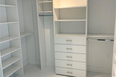 Condominio en venta en Sunny Isles Beach, Florida, 2 dormitorios, 144.28 m2 № 2012874 - foto 11