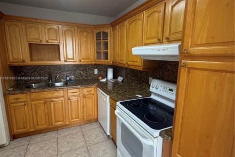 Copropriété à louer à North Miami Beach, Floride: 1 chambre, 73.39 m2 № 1923747 - photo 2