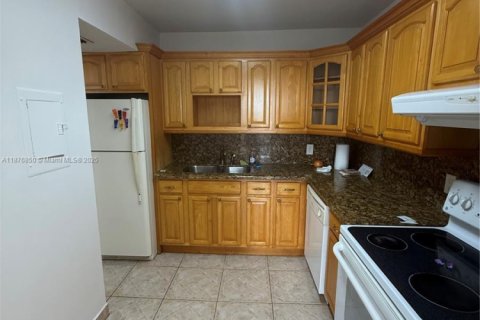 Copropriété à louer à North Miami Beach, Floride: 1 chambre, 73.39 m2 № 1923747 - photo 1