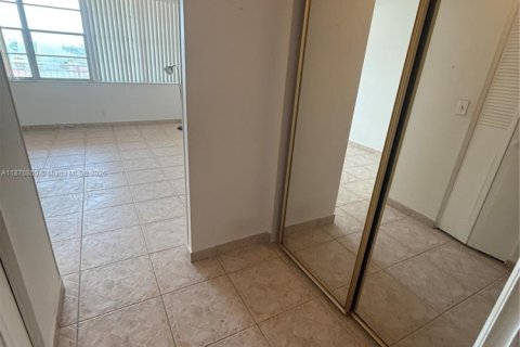 Copropriété à louer à North Miami Beach, Floride: 1 chambre, 73.39 m2 № 1923747 - photo 9