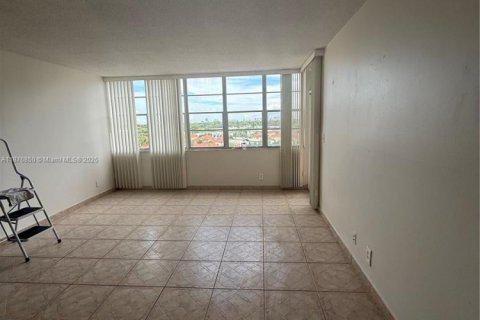 Copropriété à louer à North Miami Beach, Floride: 1 chambre, 73.39 m2 № 1923747 - photo 4