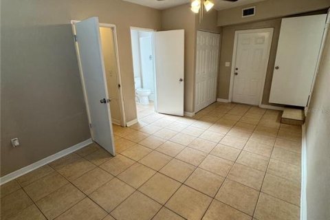 Casa en venta en Tampa, Florida, 4 dormitorios, 119.47 m2 № 2101889 - foto 8