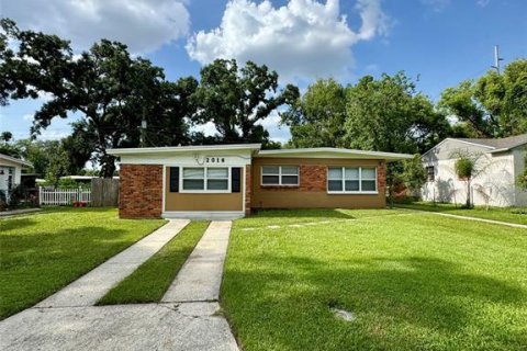Casa en venta en Tampa, Florida, 4 dormitorios, 119.47 m2 № 2101889 - foto 2
