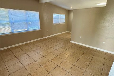 Casa en venta en Tampa, Florida, 4 dormitorios, 119.47 m2 № 2101889 - foto 3