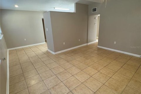 Casa en venta en Tampa, Florida, 4 dormitorios, 119.47 m2 № 2101889 - foto 4