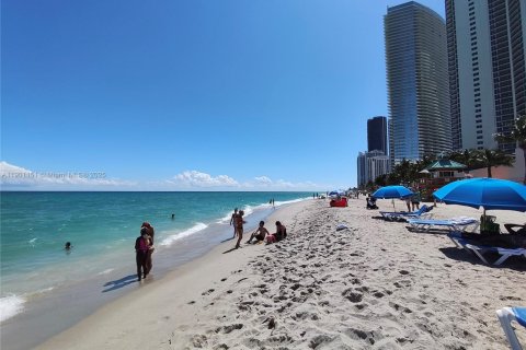 Condominio en alquiler en Sunny Isles Beach, Florida, 33.44 m2 № 2012140 - foto 2