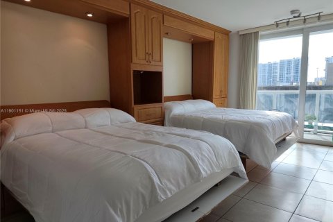 Condominio en alquiler en Sunny Isles Beach, Florida, 33.44 m2 № 2012140 - foto 9