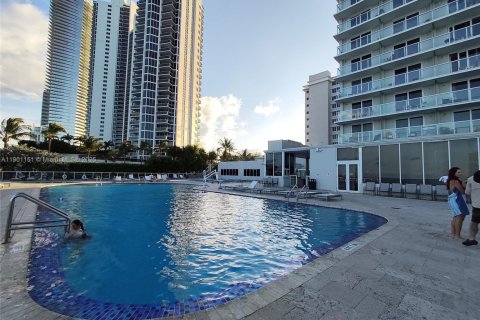 Condominio en alquiler en Sunny Isles Beach, Florida, 33.44 m2 № 2012140 - foto 14
