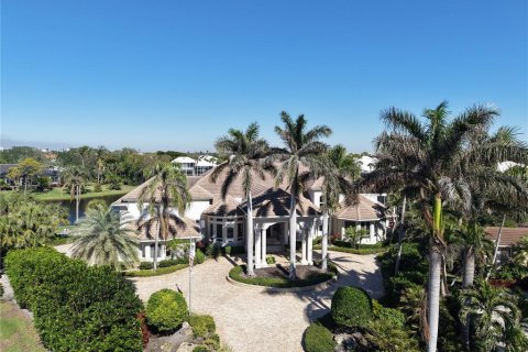 House in Bonita Springs, Florida 4 bedrooms, 728.17 sq.m. № 1556833 - photo 1