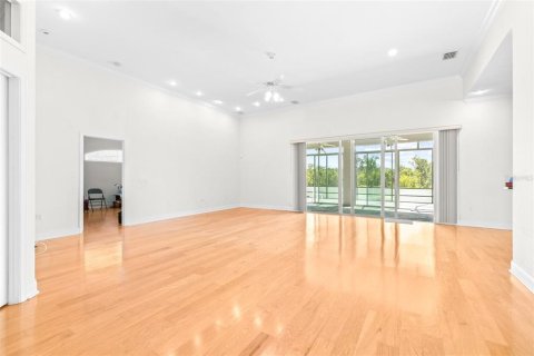 House in Lakeland, Florida 3 bedrooms, 309.36 sq.m. № 1916086 - photo 4