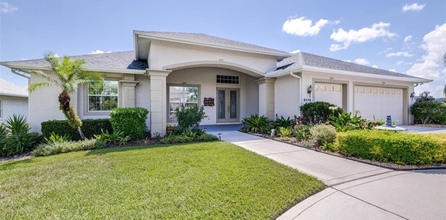 House in Lakeland, Florida 3 bedrooms, 309.36 sq.m. № 1916086