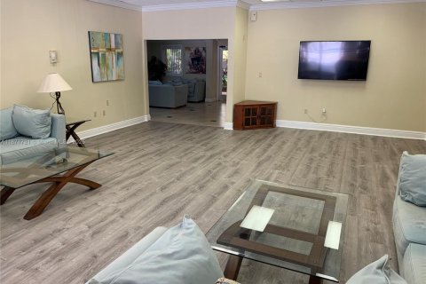 Condominio en alquiler en Miami, Florida, 1 dormitorio, 78.04 m2 № 1896175 - foto 5