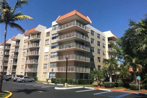 Condominio en alquiler en Miami, Florida, 1 dormitorio, 78.04 m2 № 1896175 - foto 1