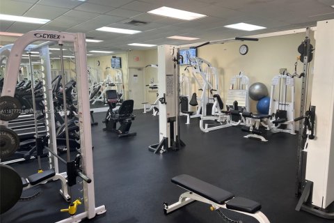 Condominio en alquiler en Miami, Florida, 1 dormitorio, 78.04 m2 № 1896175 - foto 10