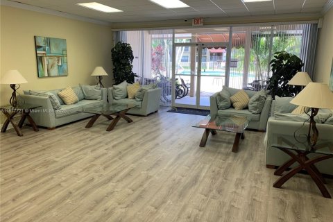 Condominio en alquiler en Miami, Florida, 1 dormitorio, 78.04 m2 № 1896175 - foto 4
