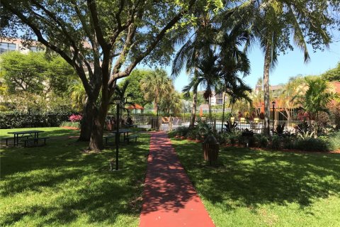 Condominio en alquiler en Miami, Florida, 1 dormitorio, 78.04 m2 № 1896175 - foto 15