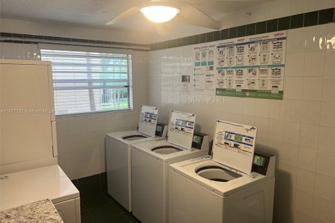 Condominio en alquiler en Miami, Florida, 1 dormitorio, 78.04 m2 № 1896175 - foto 11