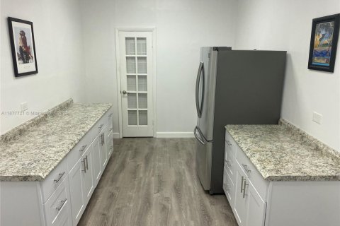 Condominio en alquiler en Miami, Florida, 1 dormitorio, 78.04 m2 № 1896175 - foto 6