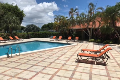 Condominio en alquiler en Miami, Florida, 1 dormitorio, 78.04 m2 № 1896175 - foto 25
