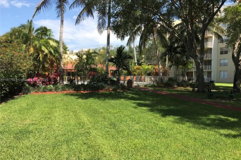 Condominio en alquiler en Miami, Florida, 1 dormitorio, 78.04 m2 № 1896175 - foto 22