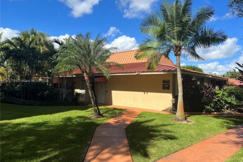 Condominio en alquiler en Miami, Florida, 1 dormitorio, 78.04 m2 № 1896175 - foto 2