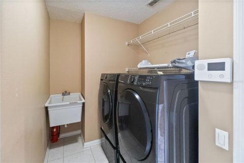 House in Orlando, Florida 4 bedrooms, 181.72 sq.m. № 1873536 - photo 24