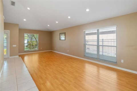 House in Orlando, Florida 4 bedrooms, 181.72 sq.m. № 1873536 - photo 8
