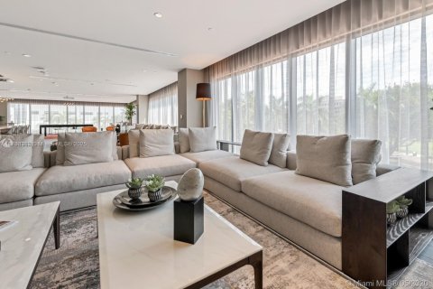 Condominio en venta en Doral, Florida, 1 dormitorio, 60.48 m2 № 1867552 - foto 22