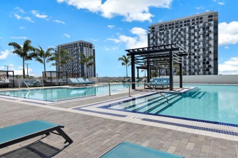 Condominio en venta en Doral, Florida, 1 dormitorio, 60.48 m2 № 1867552 - foto 18