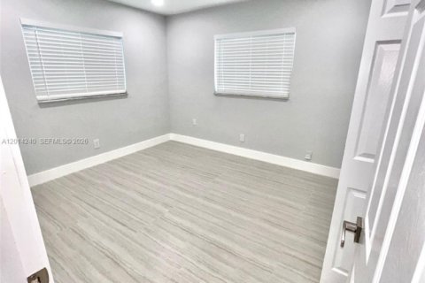 House in Miramar, Florida 1 bedroom № 2076249 - photo 11