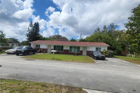 House in Miramar, Florida 1 bedroom № 2076249