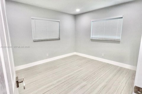 House in Miramar, Florida 1 bedroom № 2076249 - photo 14