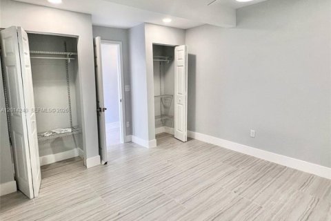 House in Miramar, Florida 1 bedroom № 2076249 - photo 9