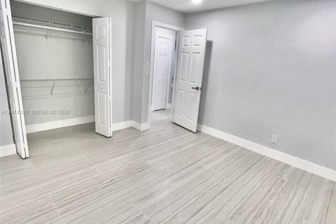 House in Miramar, Florida 1 bedroom № 2076249 - photo 15