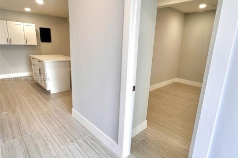 House in Miramar, Florida 1 bedroom № 2076249 - photo 5