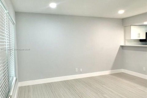 House in Miramar, Florida 1 bedroom № 2076249 - photo 6
