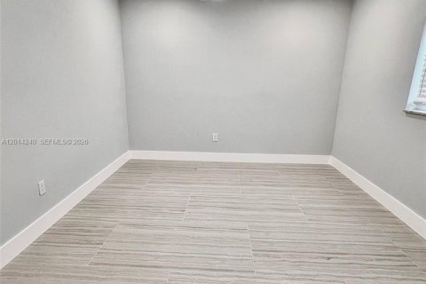 House in Miramar, Florida 1 bedroom № 2076249 - photo 12