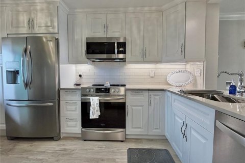 Condo in Clearwater, Florida, 2 bedrooms № 2408605 - photo 9