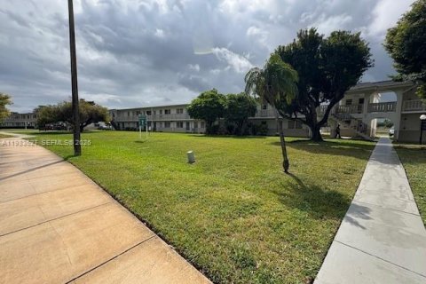 Copropriété à vendre à Miami Gardens, Floride: 1 chambre, 61.32 m2 № 2049437 - photo 11