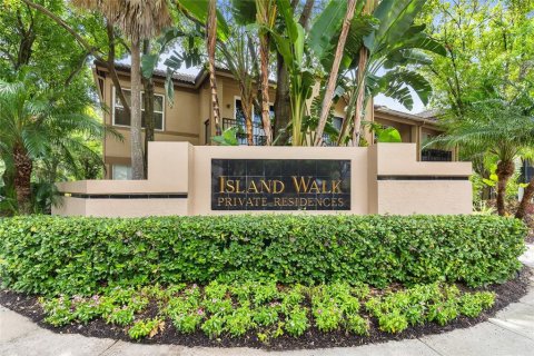Condo in Tampa, Florida, 2 bedrooms  № 1878081 - photo 2