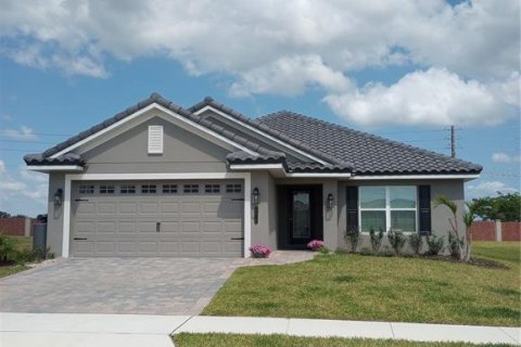 House in Auburndale, Florida 3 bedrooms, 183.02 sq.m. № 1652103 - photo 1