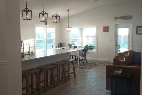 House in Auburndale, Florida 3 bedrooms, 183.02 sq.m. № 1652103 - photo 6