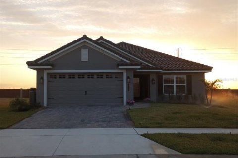 House in Auburndale, Florida 3 bedrooms, 183.02 sq.m. № 1652103 - photo 2