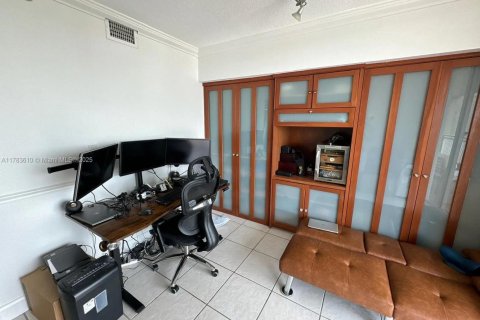 Copropriété à vendre à Miami, Floride: 2 chambres, 95.69 m2 № 1706015 - photo 18