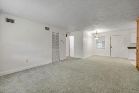 Commercial property in New Smyrna Beach, Florida № 2379246 - photo 11