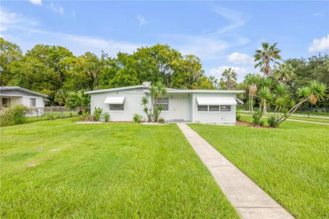 Commercial property in New Smyrna Beach, Florida № 2379246 - photo 4