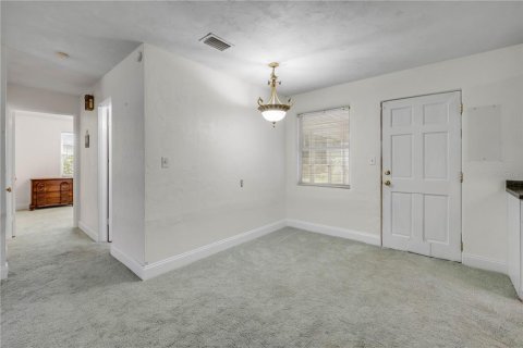 Commercial property in New Smyrna Beach, Florida № 2379246 - photo 10