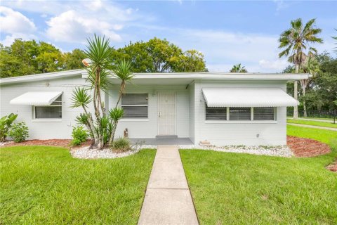 Commercial property in New Smyrna Beach, Florida № 2379246 - photo 2